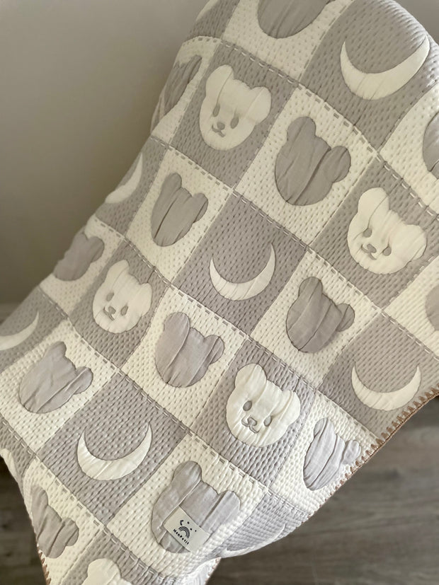 While blanket Moon and bear baby blanket with design cotton